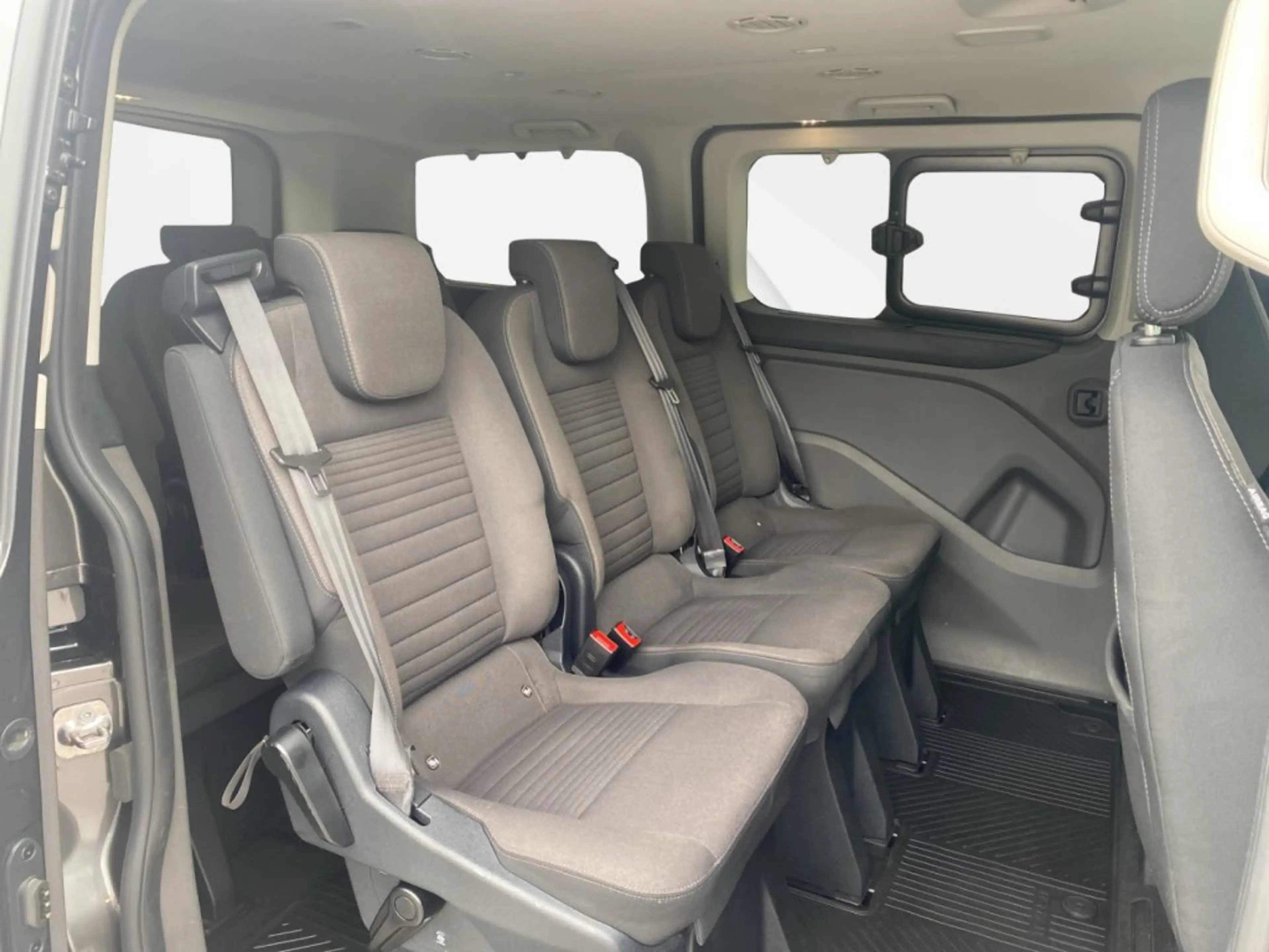 Ford Tourneo Custom 2,0EcoBlue Titanium L1 130 PS Aut — photo 7