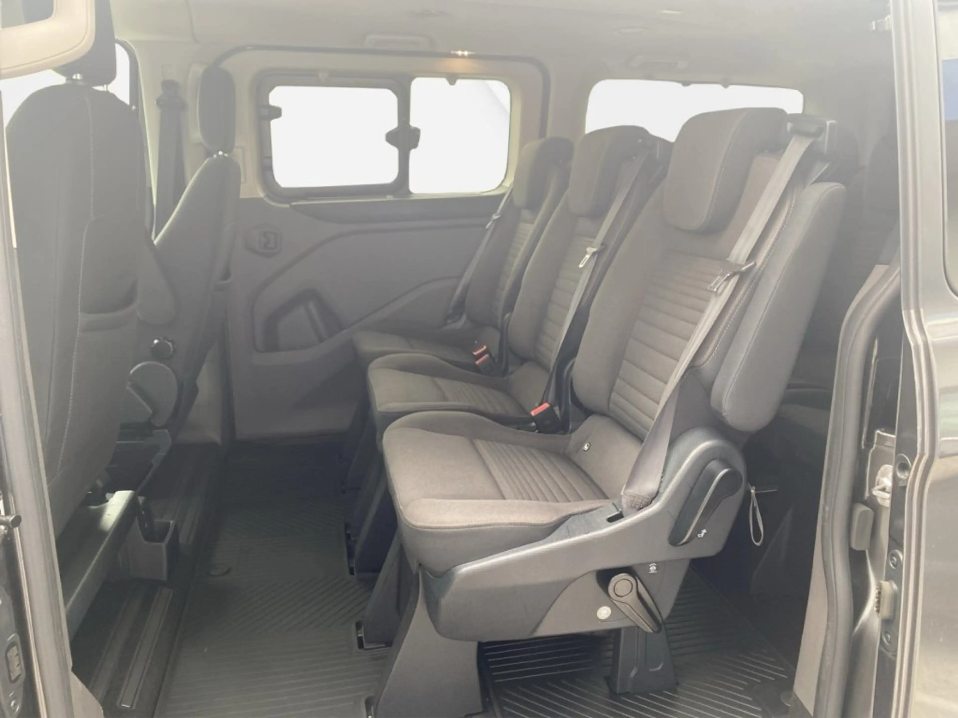 Ford Tourneo Custom 2,0EcoBlue Titanium L1 130 PS Aut — photo 17