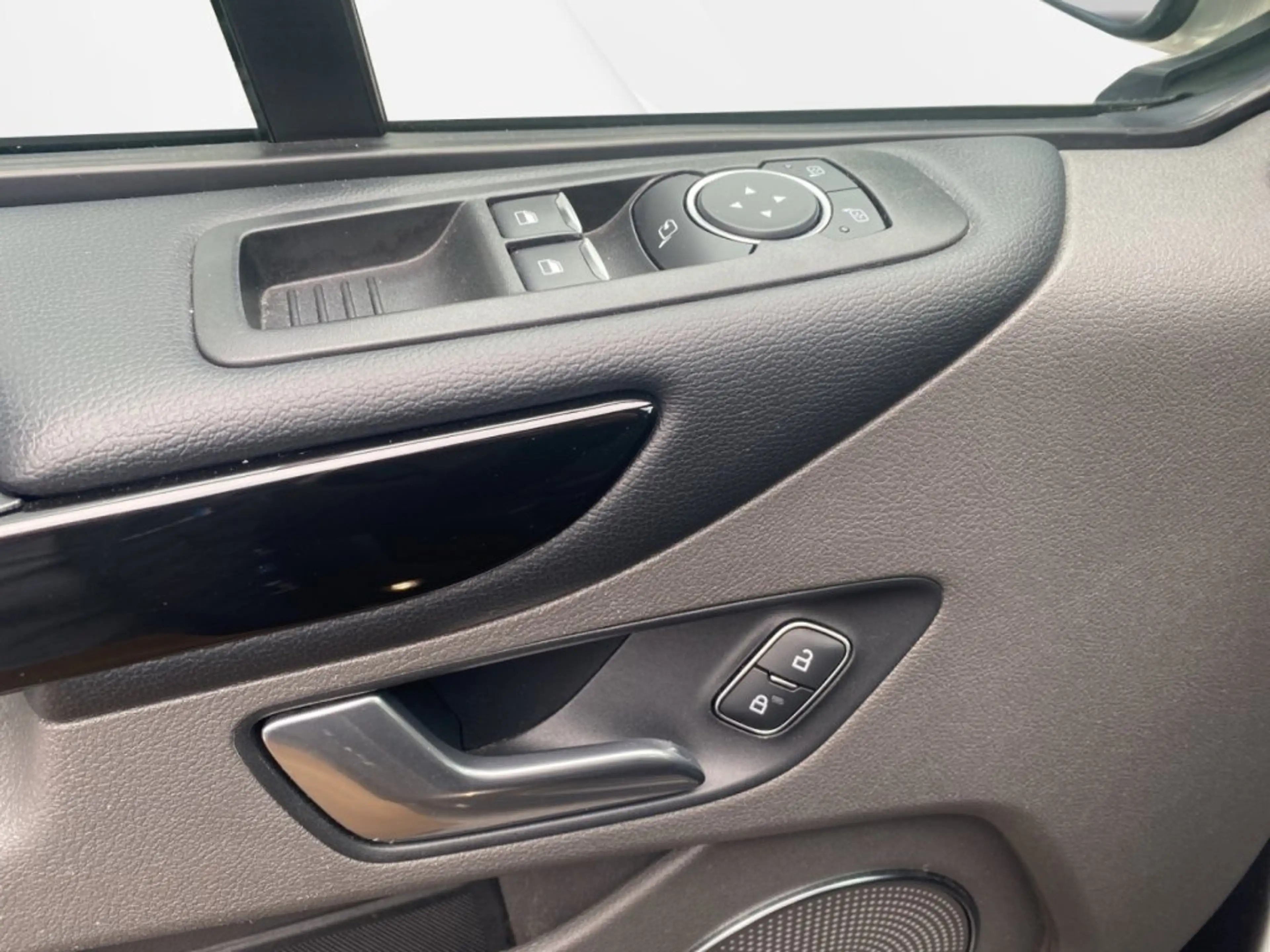 Ford Tourneo Custom 2,0EcoBlue Titanium L1 130 PS Aut — photo 14