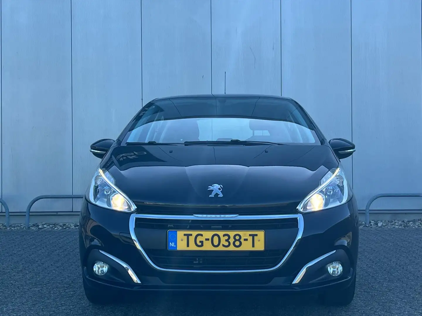 Peugeot 208 82pk 5drs Blue Lion | Navigatie | Parkeersensoren Zwart - 2