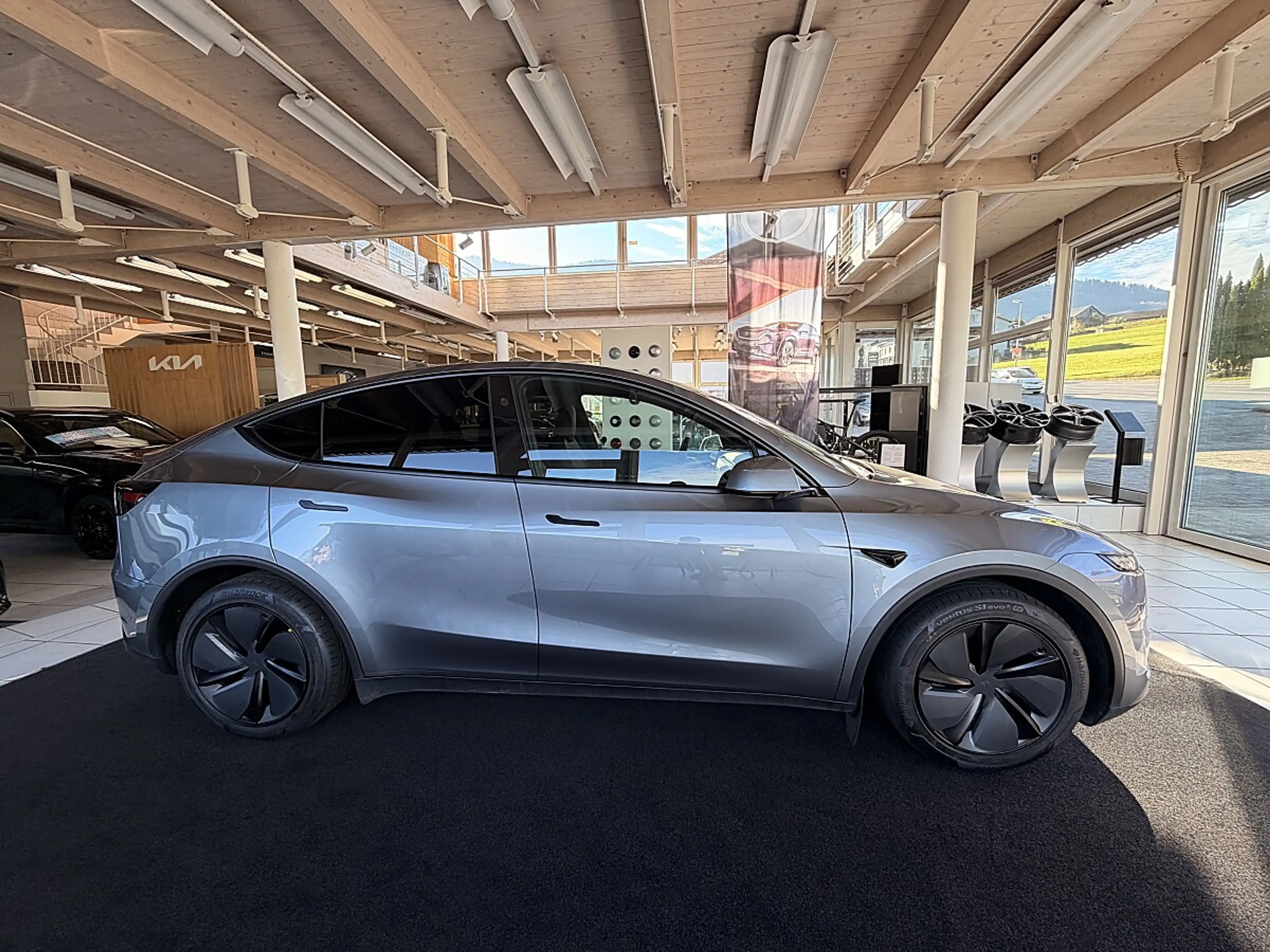Tesla Model Y LR AWD 79kWh — photo 2