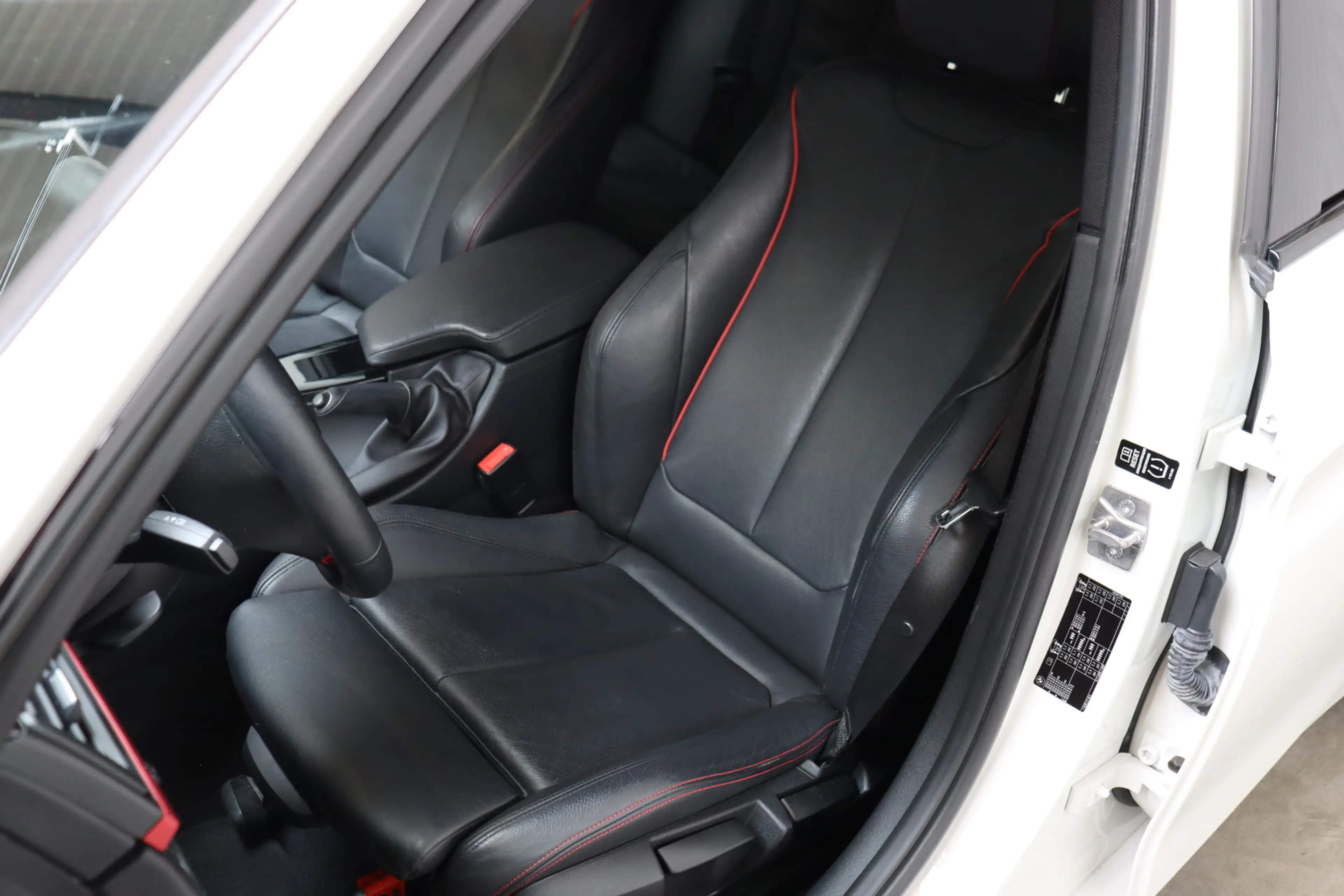 BMW 316 3-serie Touring 316i High Executive Sport Line / N — photo 15