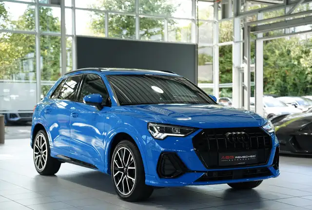 Audi Q3 view 5