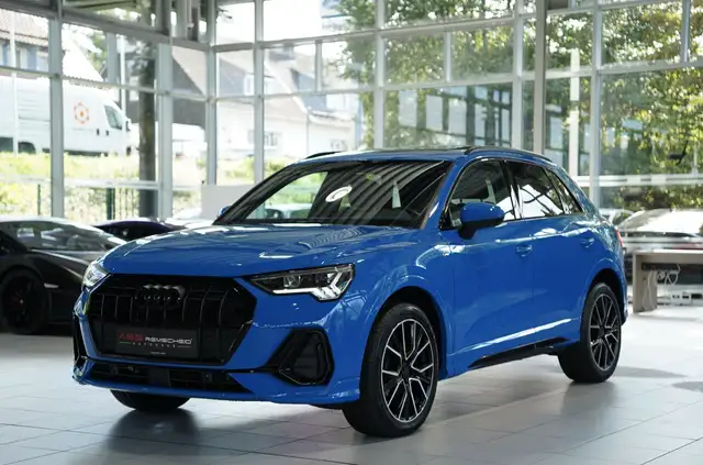 Audi Q3 view 4