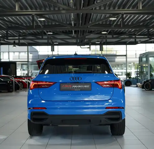 Audi Q3 view 8