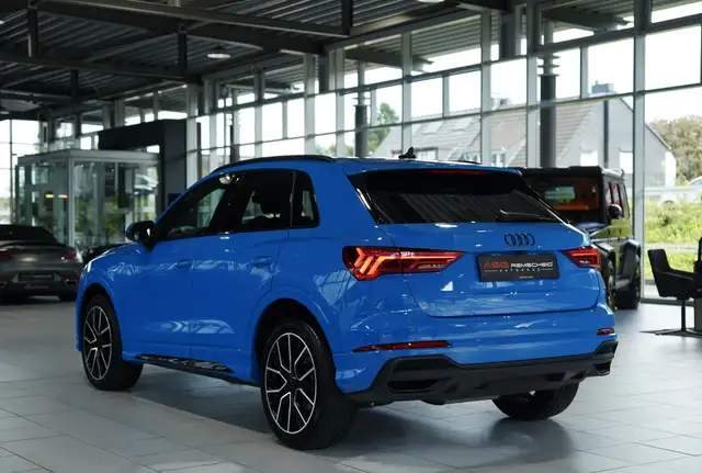 Audi Q3 view 9