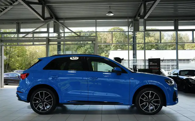 Audi Q3 view 6