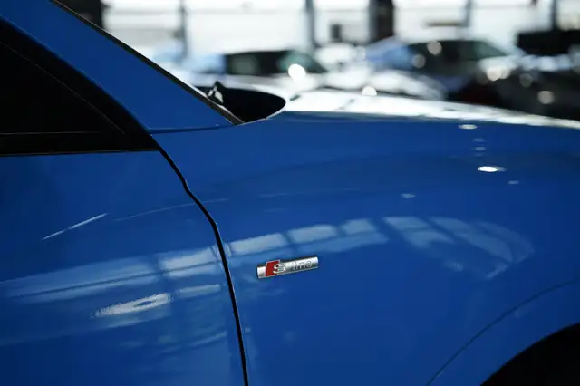 Audi Q3 view 12
