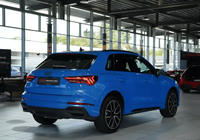 Audi Q3 view 7