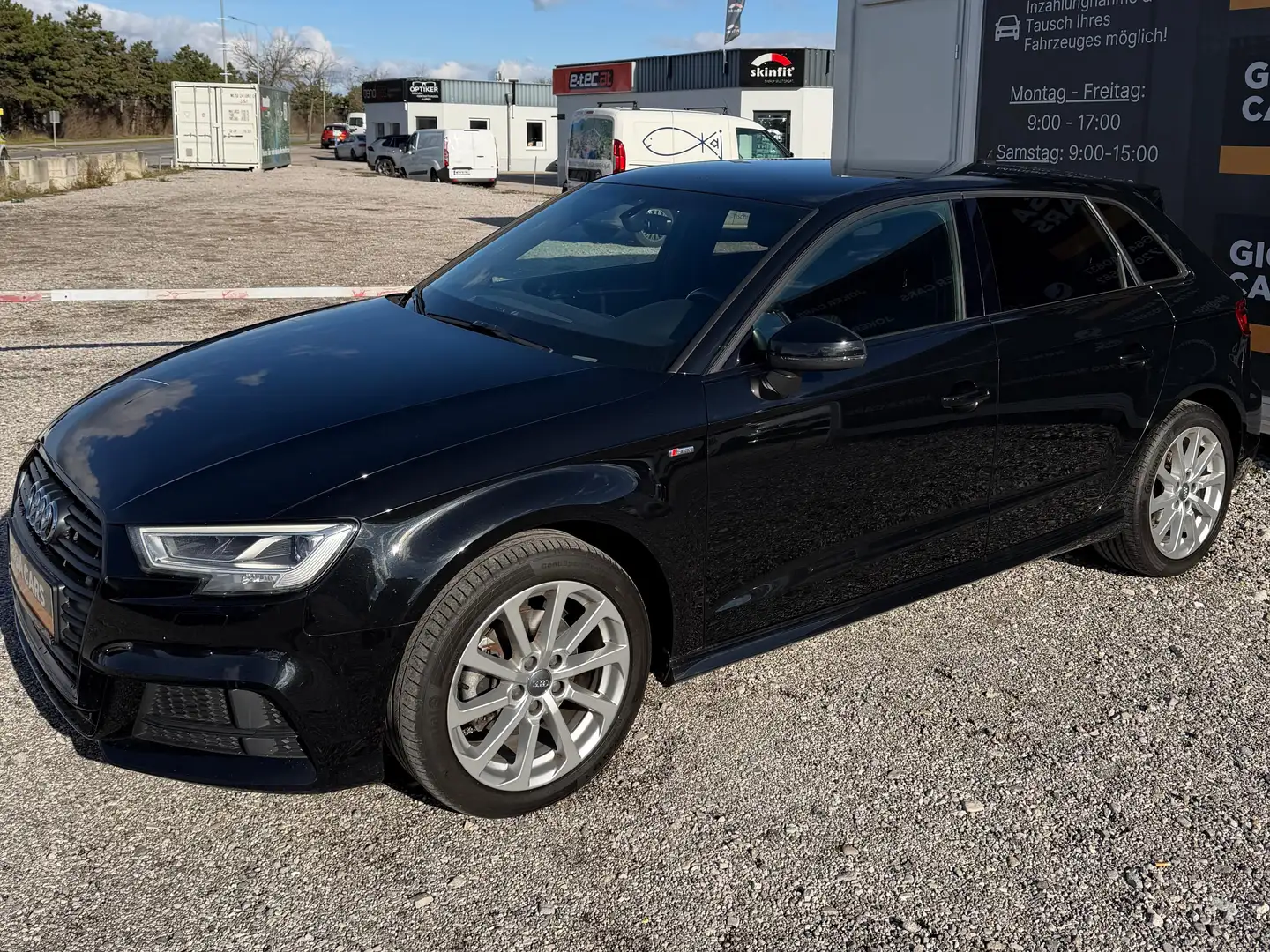 Audi A3 30TFSI S-LINE/CARPLAY/8-FACH BEREIFT Schwarz - 1