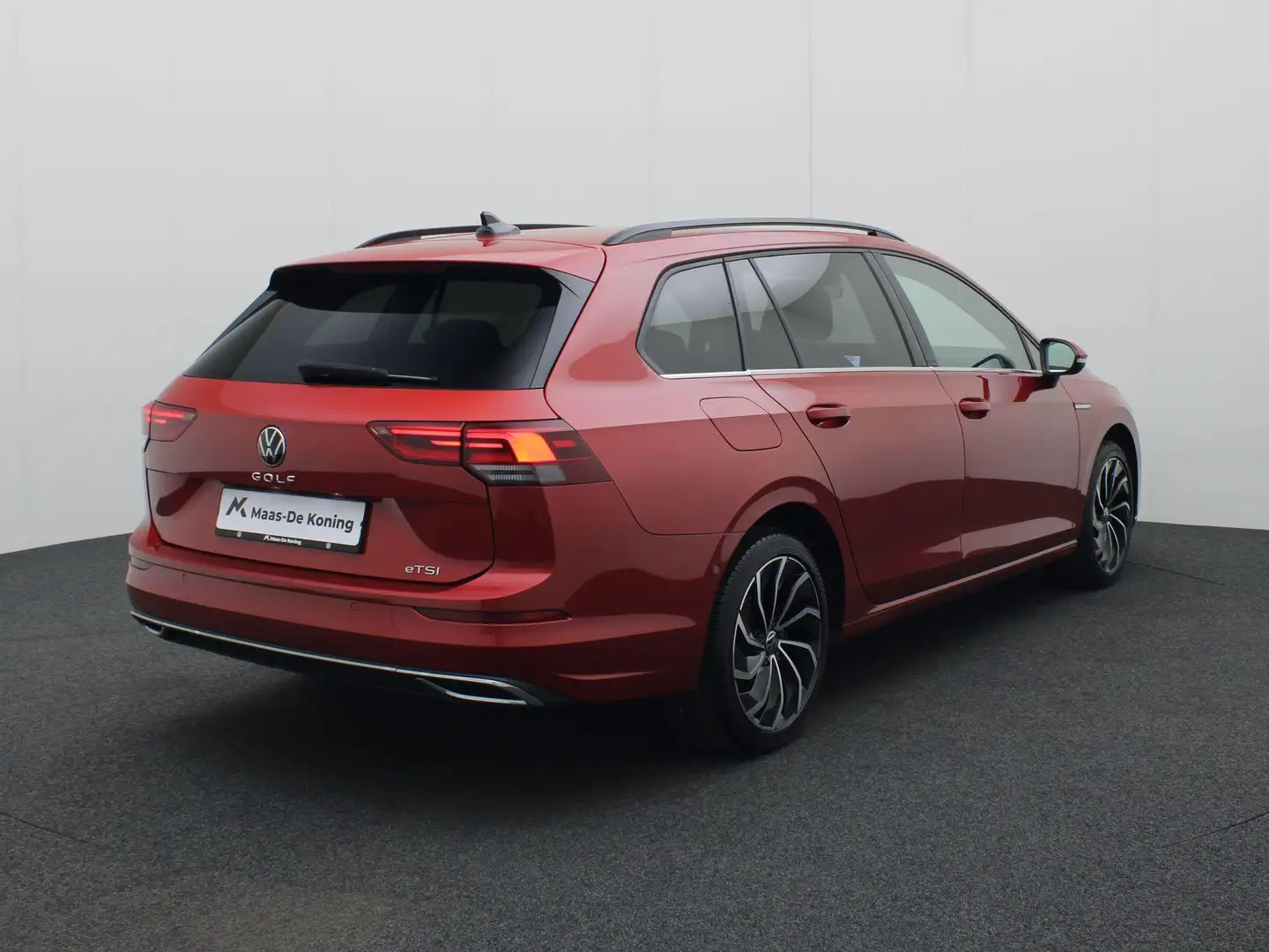 Volkswagen Golf Variant 1.5eTSI/150PK Style DSG · Navigatie · Trekhaak · P Rood - 2
