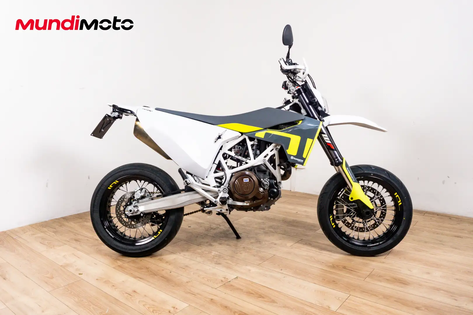Husqvarna 701 Supermoto - 1