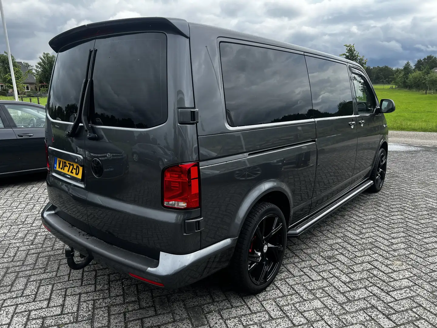 Volkswagen T6.1 Transporter Bulli L2H1 2.0TDi 200pk DSG DC | Black Edition | L Gri - 2