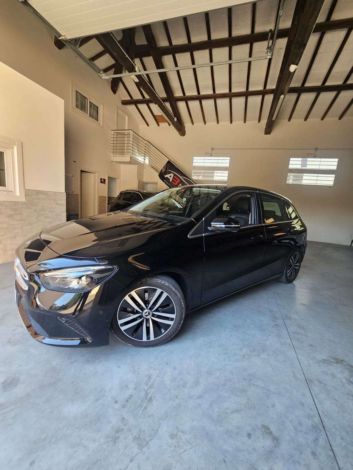 Mercedes-Benz B 180