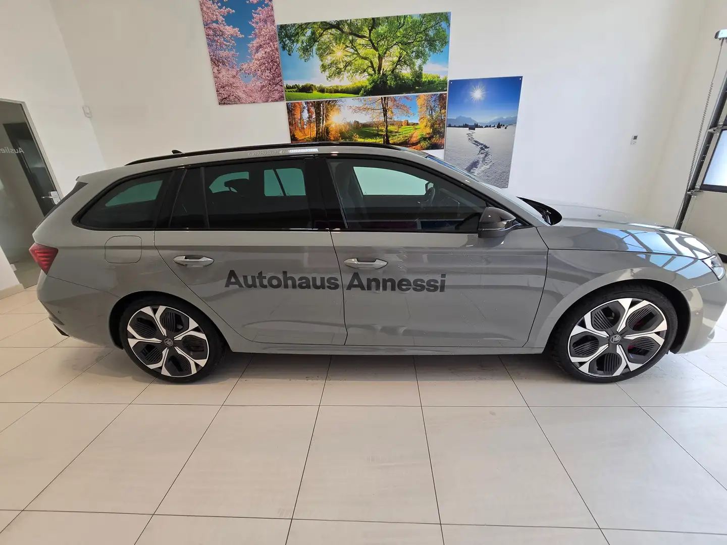 Skoda Octavia Combi RS 2.0 TSI 195 kW RS Grau - 2