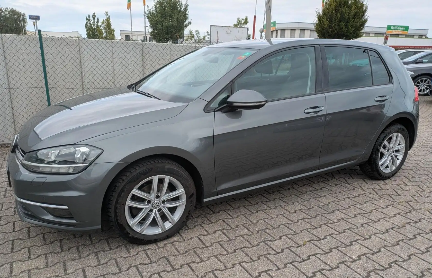 Volkswagen Golf VII Lim. Comfortline *Faceliftmodell* Grijs - 2