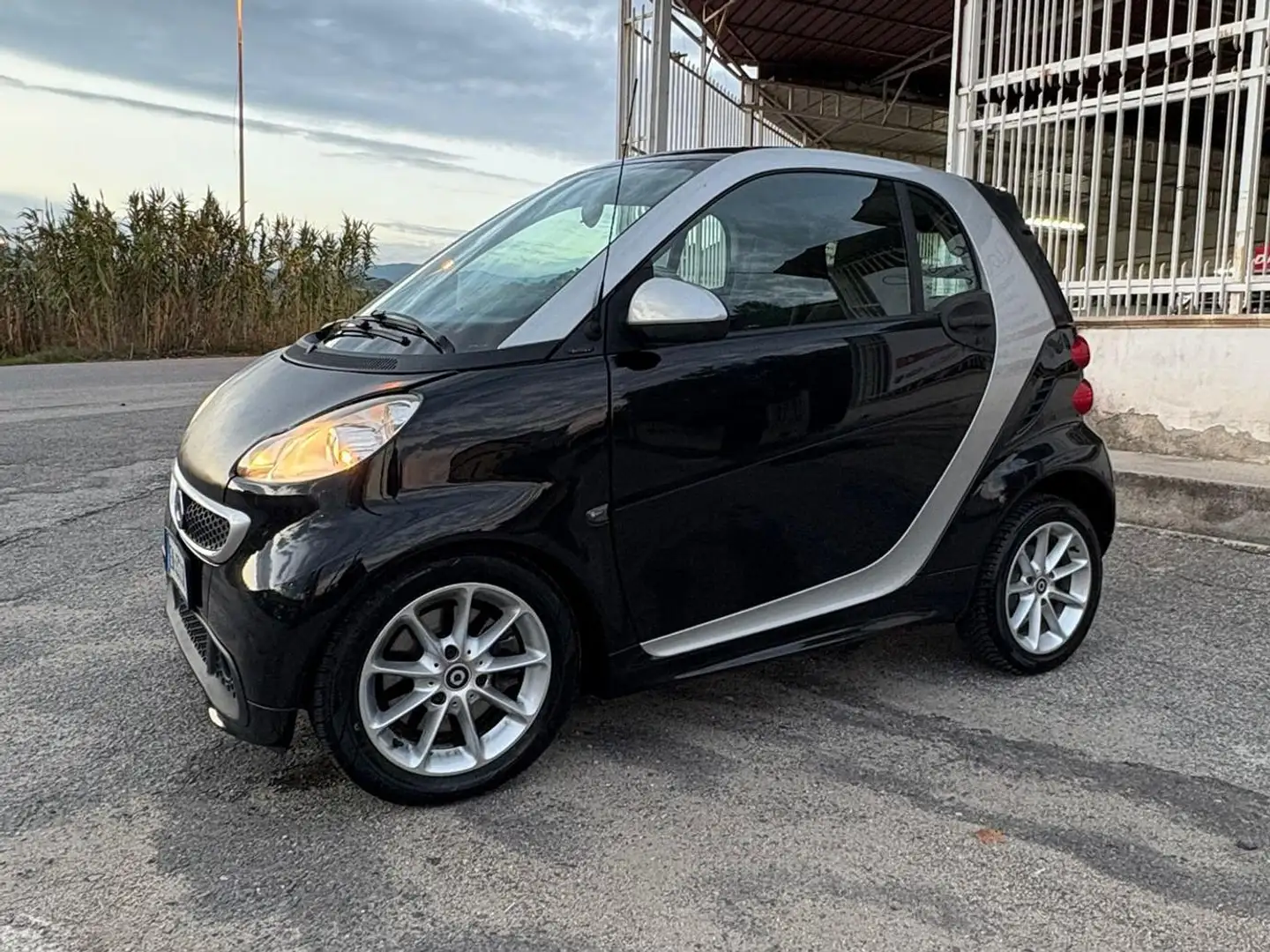 smart forTwo Fortwo 1.0 mhd Hi-tech 71cv Nero - 1