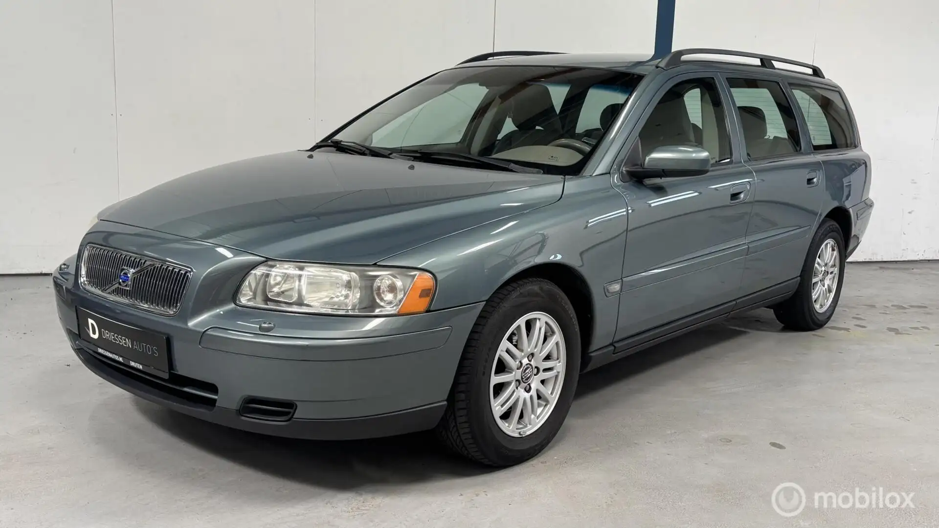 Volvo V70 2.4 Kinetic 1e EIGENAAR / AUTOMAAT Blauw - 1