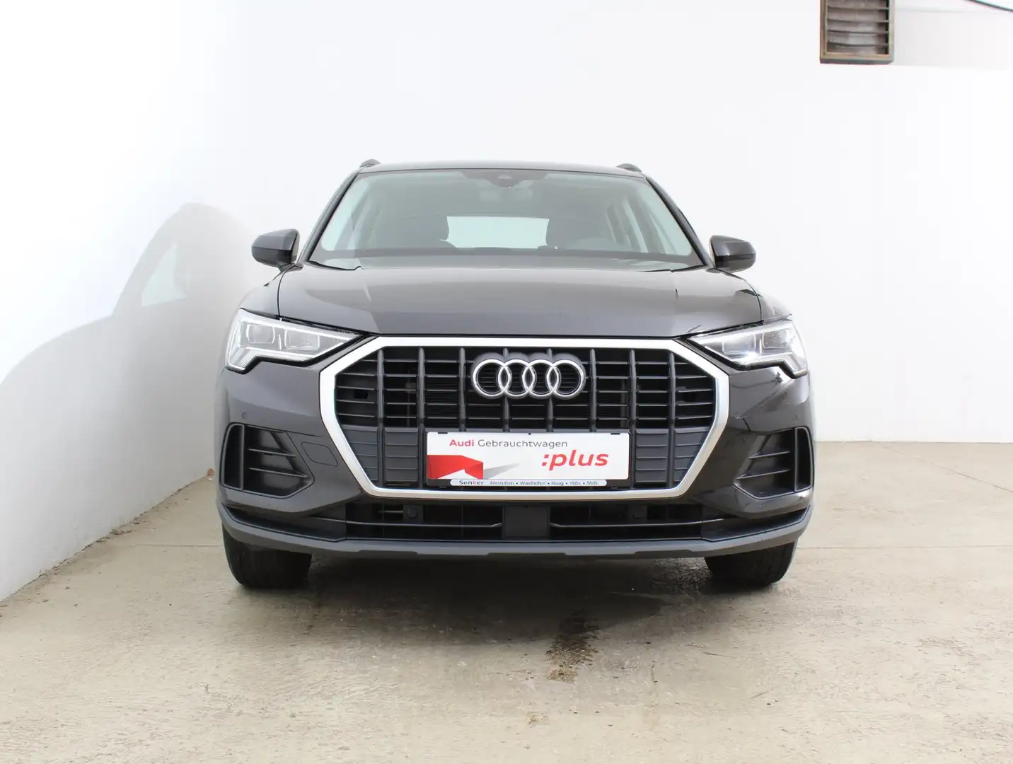 Audi Q3 e-tron 45 TFSI e Schwarz - 2