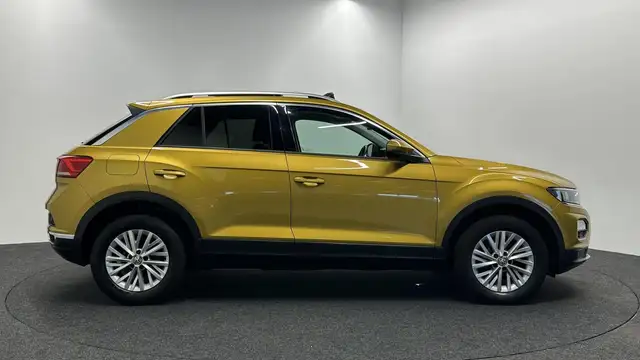 Volkswagen T-Roc view 13