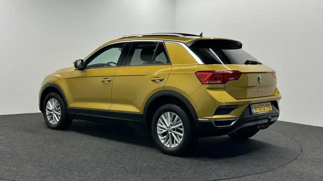 Volkswagen T-Roc view 9