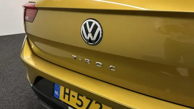 Volkswagen T-Roc view 14