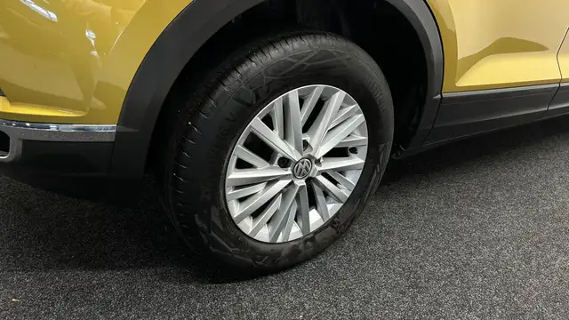 Volkswagen T-Roc view 15