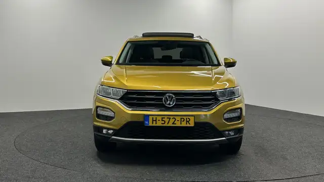 Volkswagen T-Roc view 10