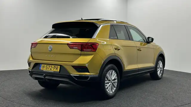 Volkswagen T-Roc view 2