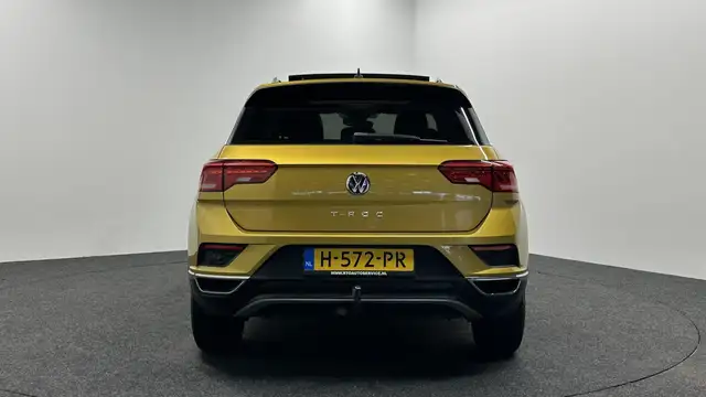 Volkswagen T-Roc view 11