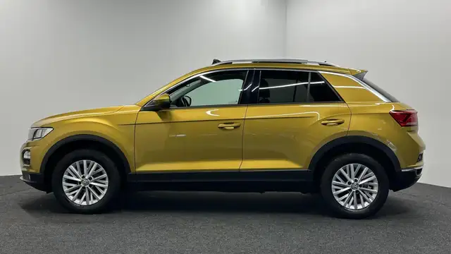 Volkswagen T-Roc view 12
