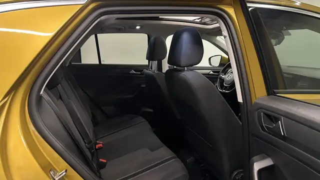 Volkswagen T-Roc view 5