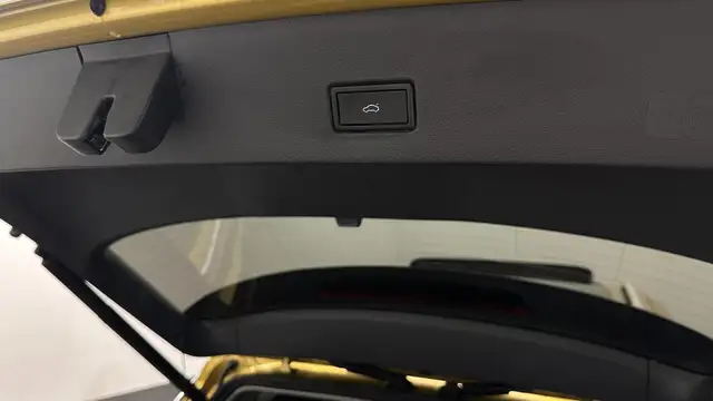 Volkswagen T-Roc view 7