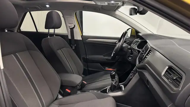 Volkswagen T-Roc view 4
