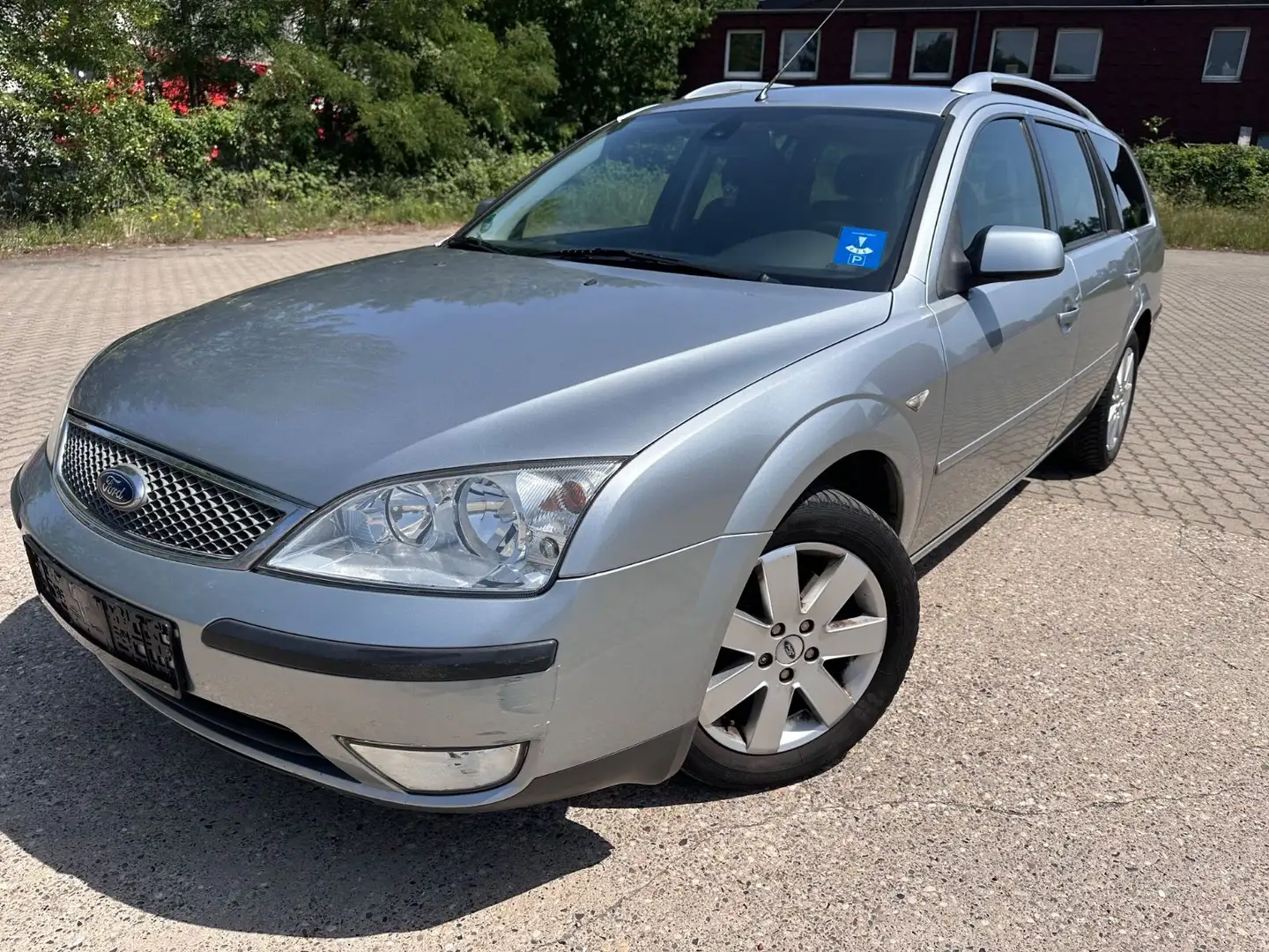 Ford Mondeo 1.8 92 kW Ghia,TÜV Neu AHK Grau - 2