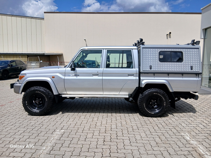 Toyota Land Cruiser Pickup 4,0 Benzin V6 6 sitzig — photo 4