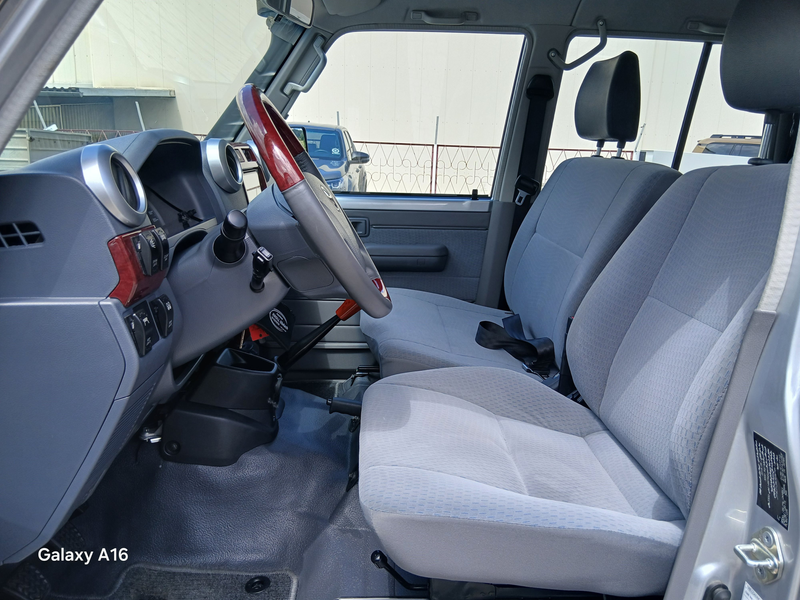 Toyota Land Cruiser Pickup 4,0 Benzin V6 6 sitzig — photo 7