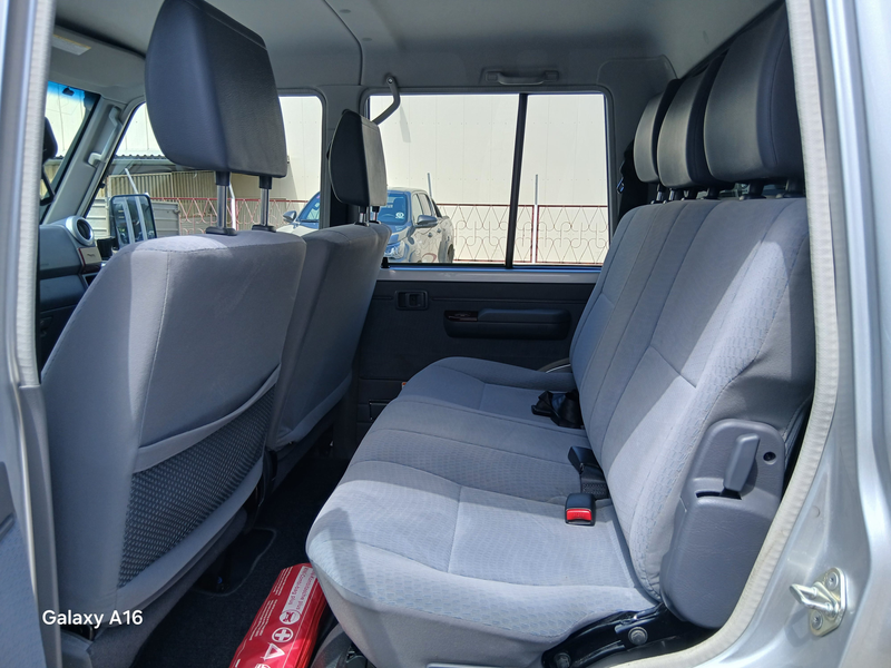 Toyota Land Cruiser Pickup 4,0 Benzin V6 6 sitzig — photo 8