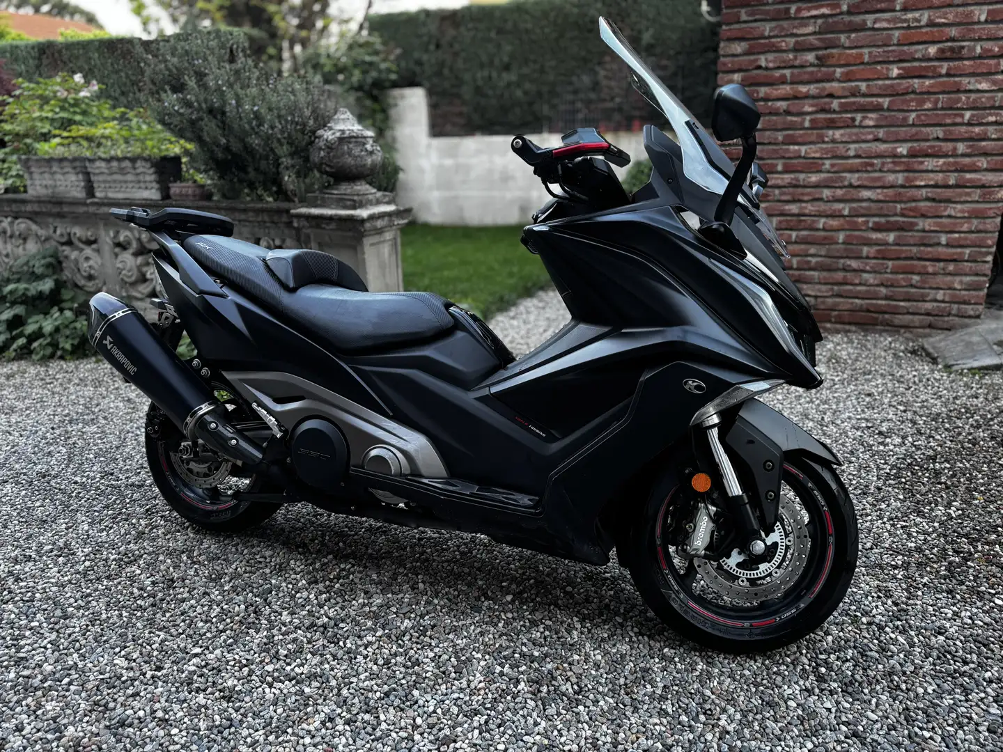 Kymco AK 550 akrapovic - 1