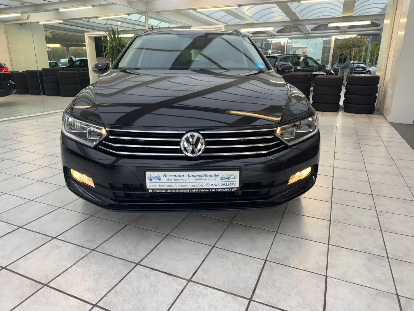 Volkswagen Passat Variant Trendline Navi,DSG,AHK Schwarz - 1