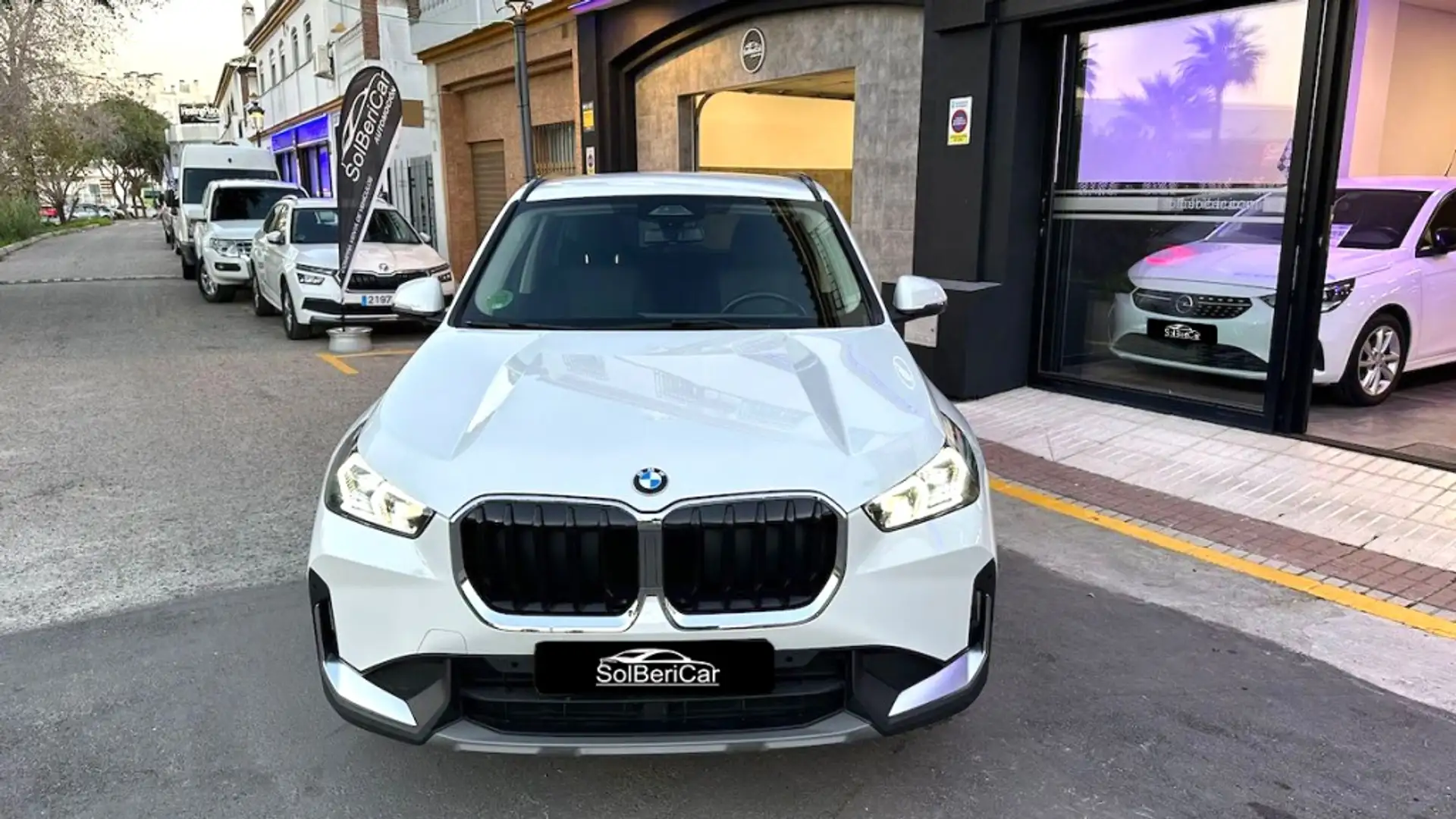 BMW X1 sDrive 18dA Corporate Wit - 2
