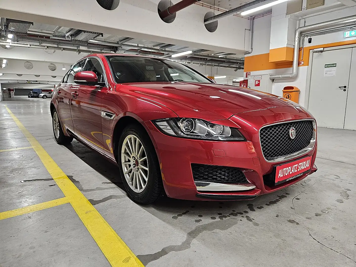 Jaguar XF 20d Prestige Aut. Rot - 2