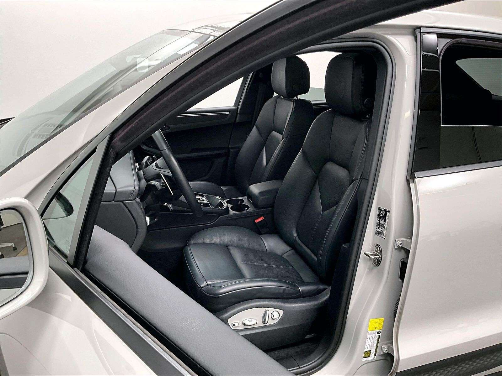2023 Porsche Macan AWD thumb 12