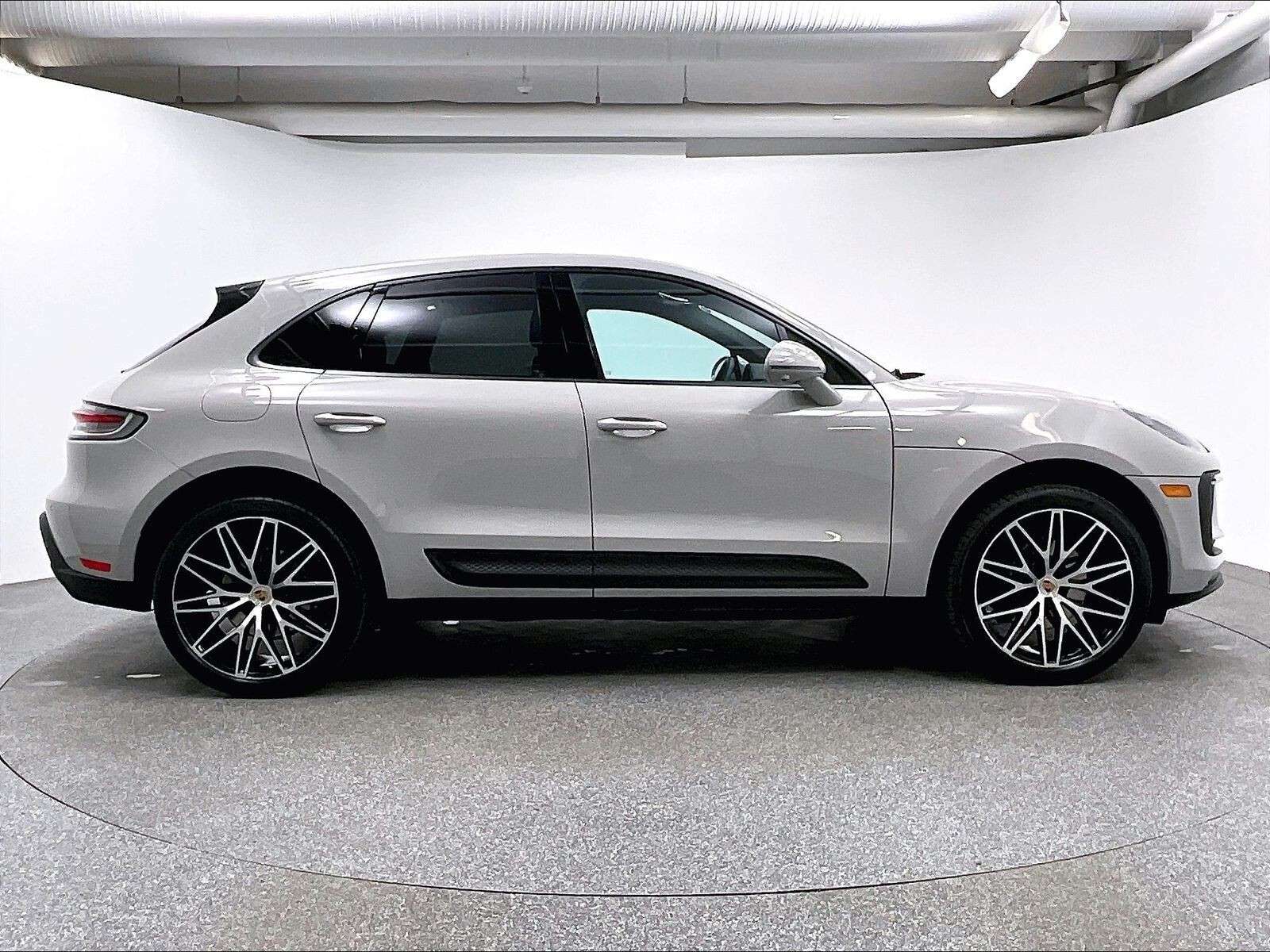 2023 Porsche Macan AWD alt 4