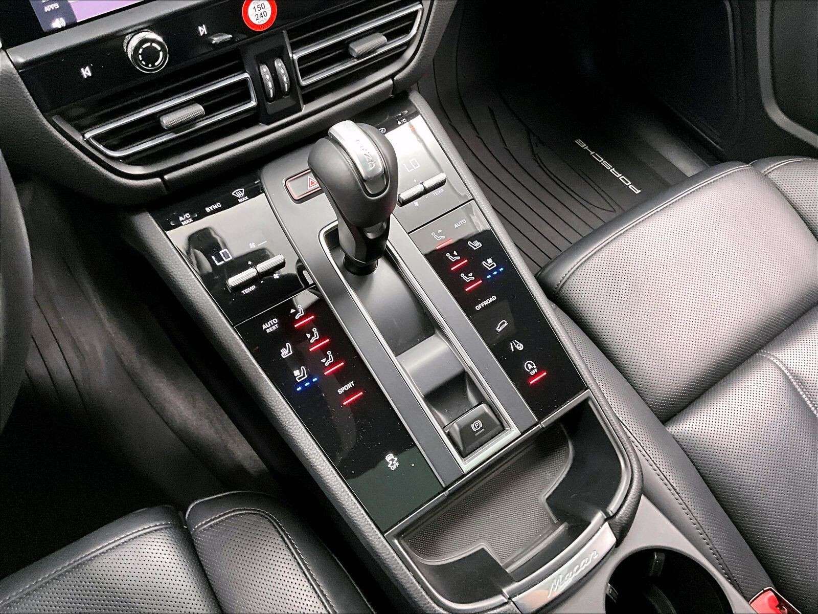 2023 Porsche Macan AWD thumb 25