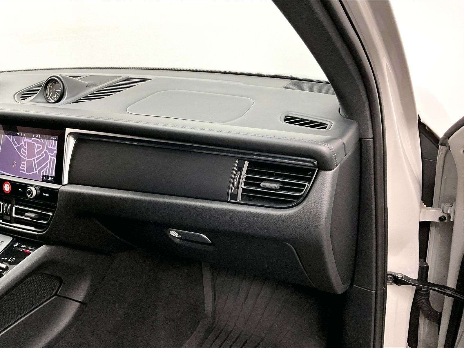 2023 Porsche Macan AWD thumb 26
