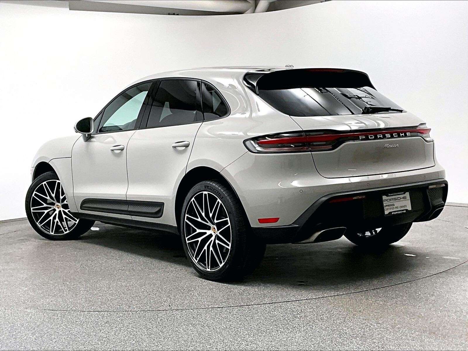 2023 Porsche Macan AWD thumb 7