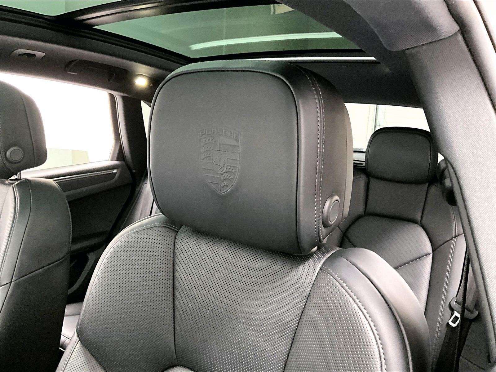2023 Porsche Macan AWD thumb 13
