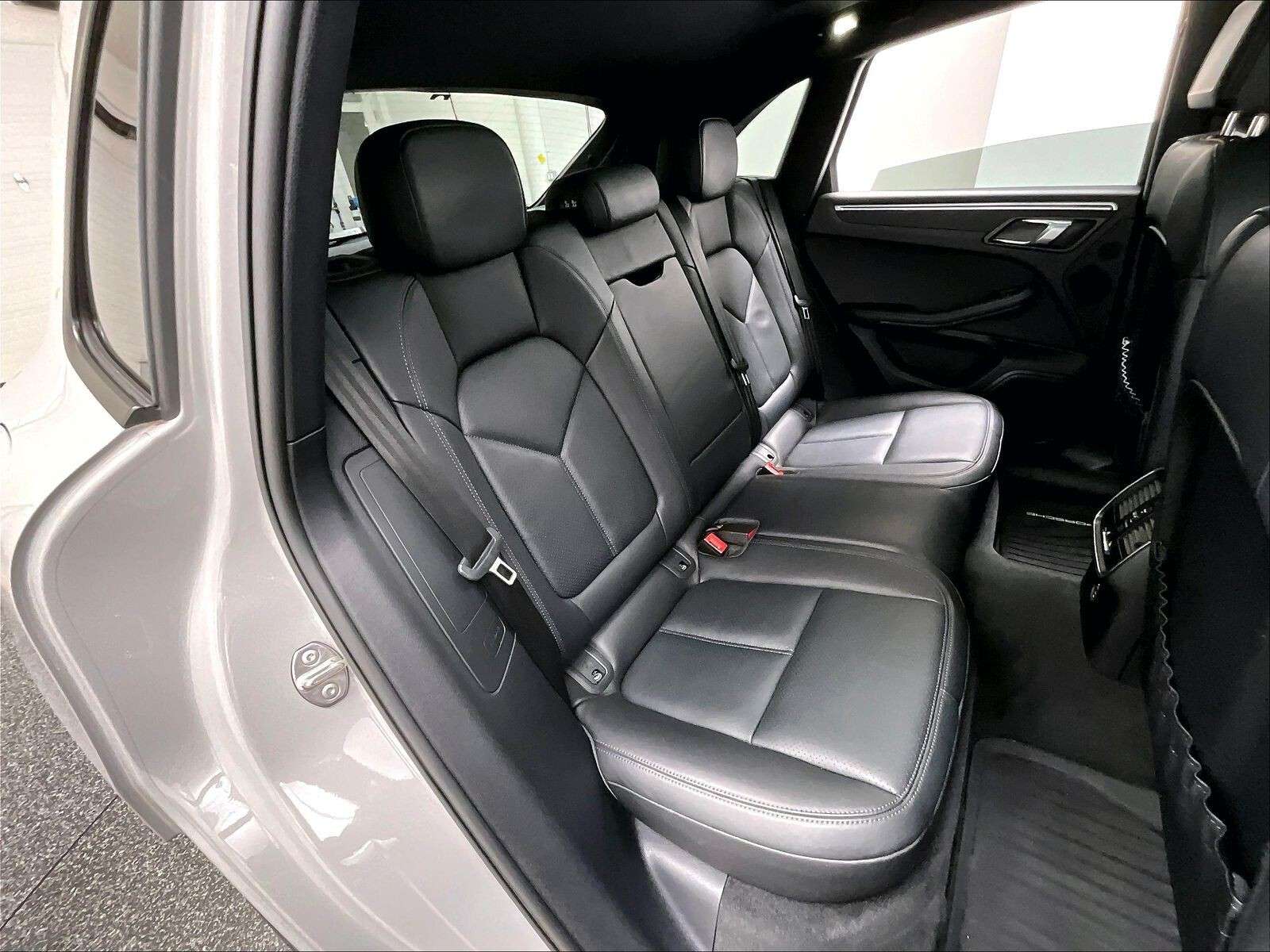 2023 Porsche Macan AWD thumb 16