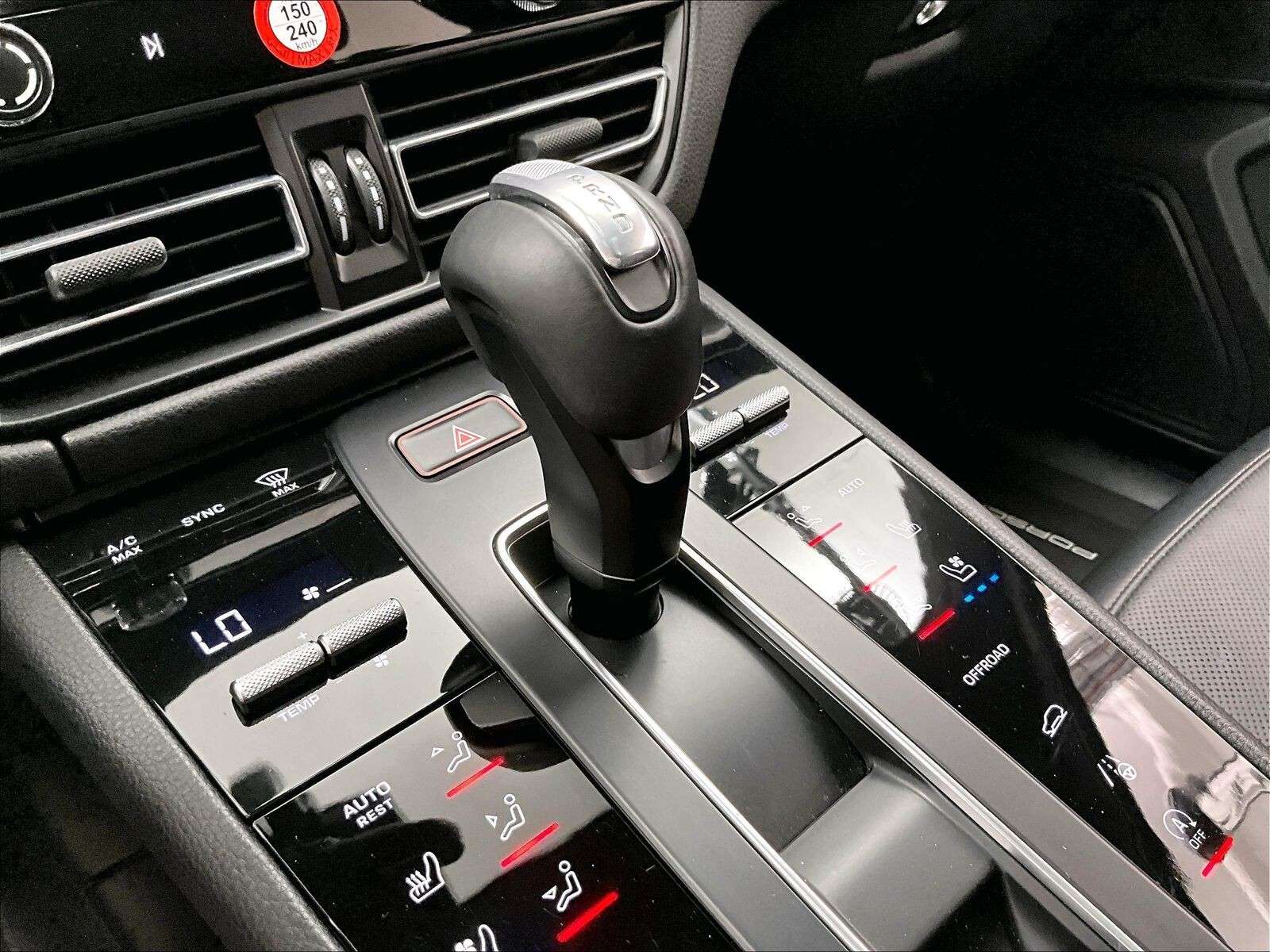 2023 Porsche Macan AWD thumb 22